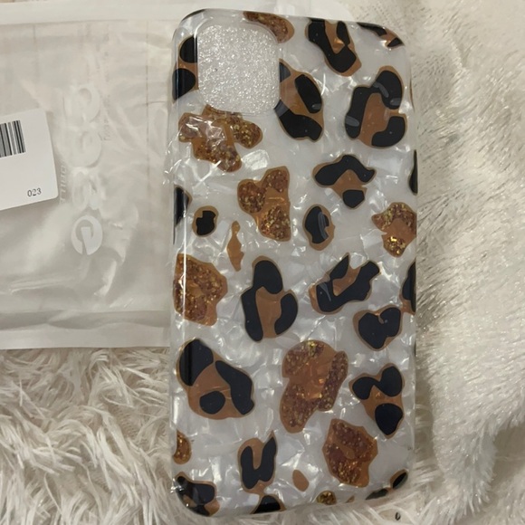 Accessories - New leopard iPhone 12 case
